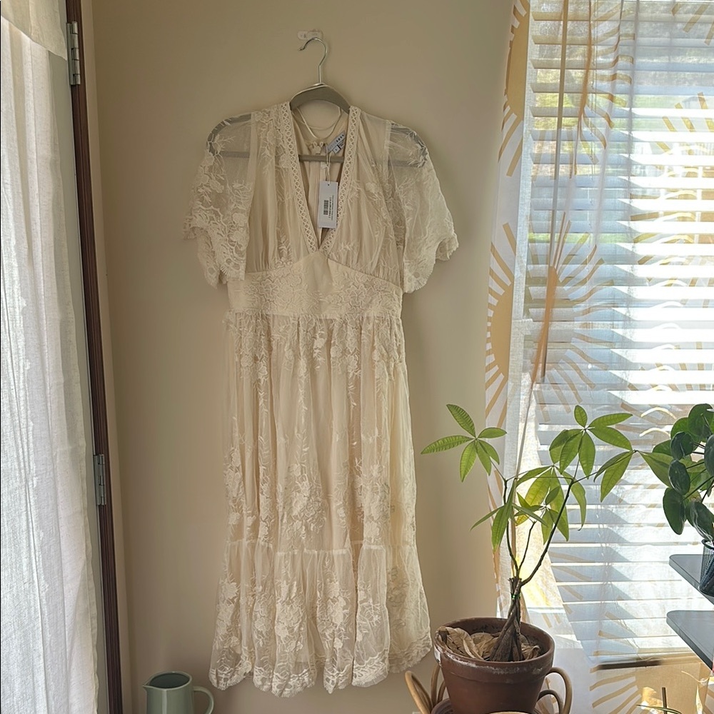 Elegant Cream Lace Dress